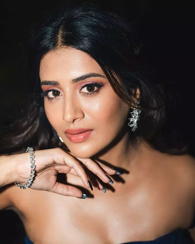 Rashi Singhs Dress Sets Fashion Goals Rashi Singhs Dress Sets Fashion Goals