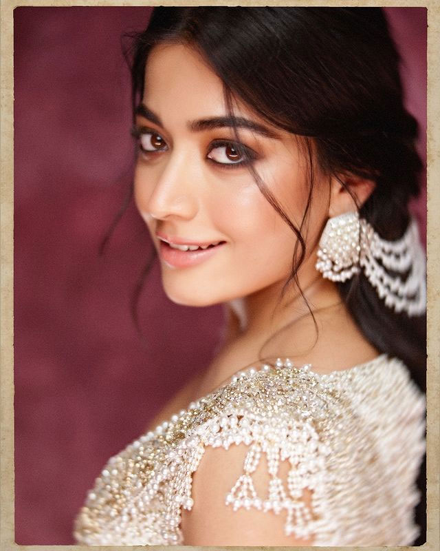 Rashmika Mandanna Slays in This Gorgeous Dress Rashmika Mandanna Slays in This Gorgeous Dress