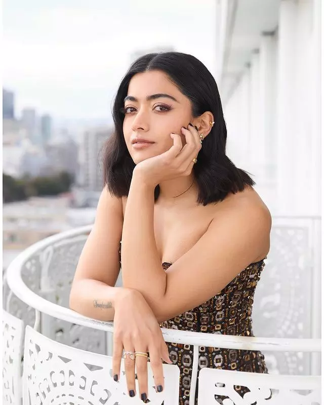 Rashmika Mandanna Slays in This Gorgeous Dress Rashmika Mandanna Slays in This Gorgeous Dress