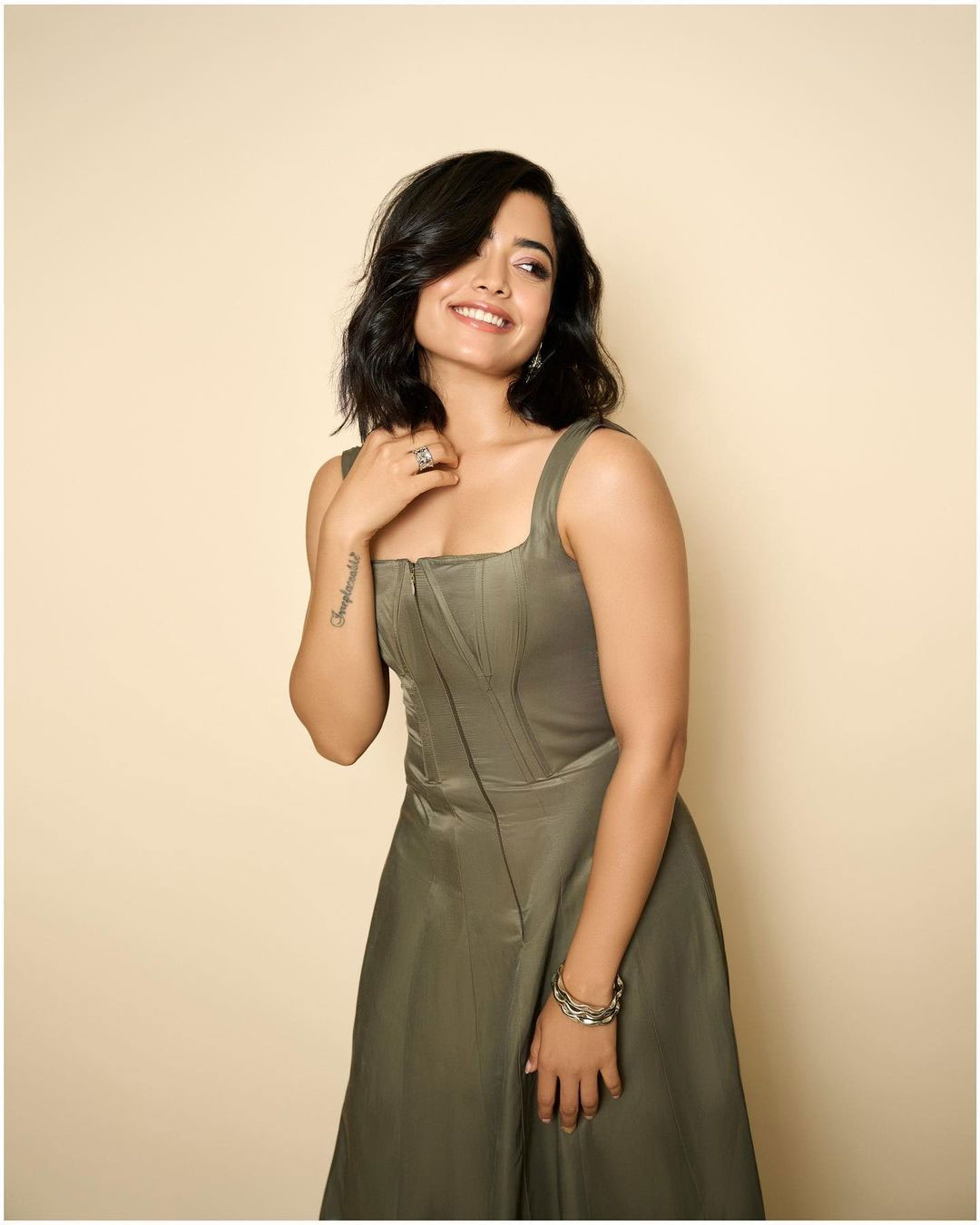 Rashmika Mandanna Slays in This Gorgeous Dress Rashmika Mandanna Slays in This Gorgeous Dress