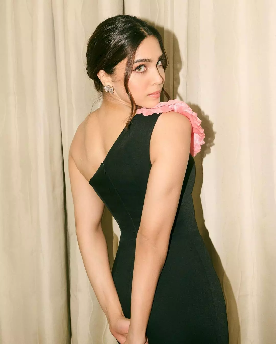 Sharvari Wagh Nails This Chic Look