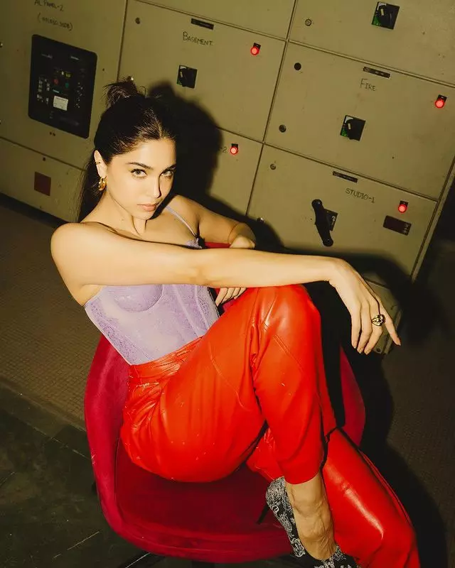 Sharvari Wagh Nails This Chic Look Sharvari Wagh Nails This Chic Look