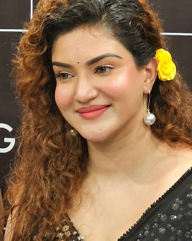 Honey Roses Stunning Look Will Leave You Mesmerized