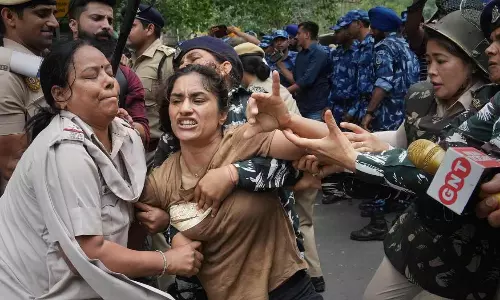 న్యాయం కోసం వీధుల్లోకి వచ్చినప్పుడు మాట్లాడని మోడీ మాట్లాడటమా?