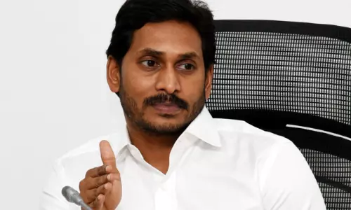 జ‌గన్ సారూ... మీ స‌ల‌హాదారులెక్క‌డ  ..?