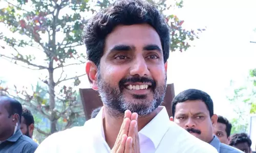 నాడు-నేడు.. నారా లోకేష్ మారెను చూడు..!