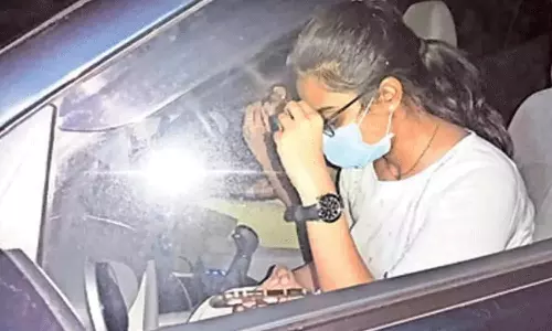 తెరపైకి దువ్వాడ ఫ్యామిలీ ప్రాబ్లమ్స్... తగులుకుంటున్న పవన్  ఫ్యాన్స్!