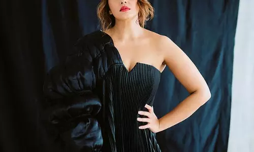 Huma Qureshi’s Glam Look Is a Must-See