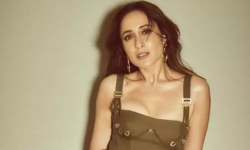 ప్ర‌గ్య అల్ట్రా గ్లామ్ స్ట‌న్న‌ర్ లుక్