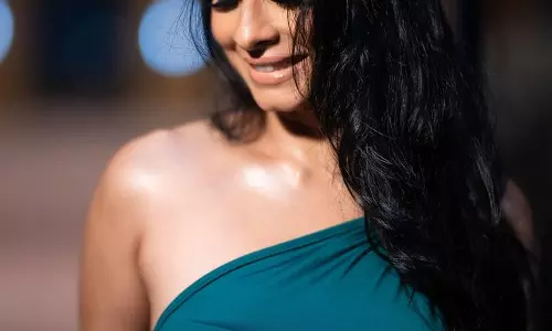 Tanisha Mukerji Glows Big In New Dress