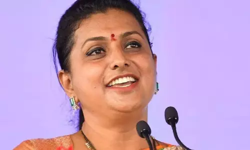 వైసీపీకి షాకిచ్చేలా రోజా డెసిషన్ ?