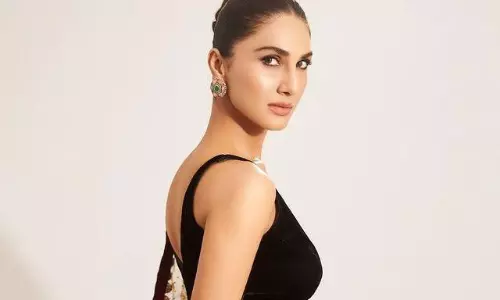 డీసెంట్ లుక్ లో కూల్ గా క‌పూర్ బ్యూటీ!