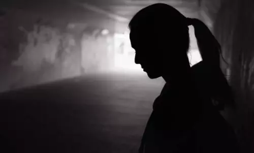 పెళ్లి మండపానికి కత్తి.. యాసిడ్ బాటిల్: అన్నమయ్య జిల్లాలో యువతి హల్ చల్!