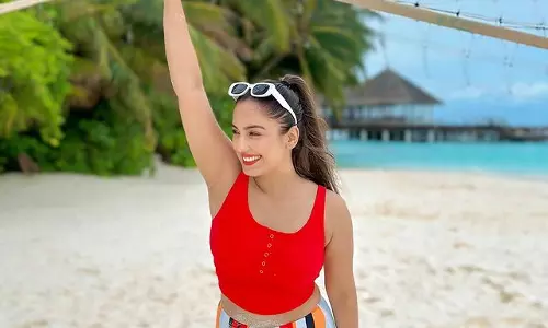 Srishty Rode Nails This Chic Look