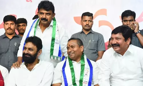 జోగితో బోణీ.. అరెస్టుల లిస్ట్ పెద్దదేనట ?