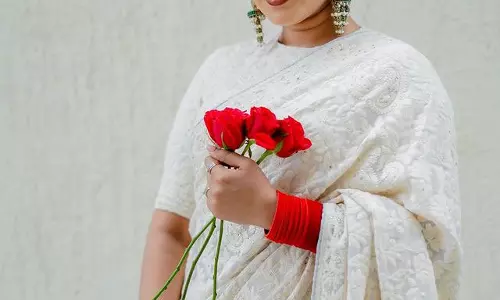 Sravanthi Chokkarapu Slays in Saree