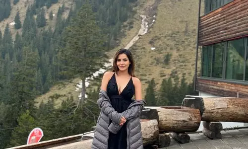 Ashu Reddy’s Stylish Look Will Inspire You