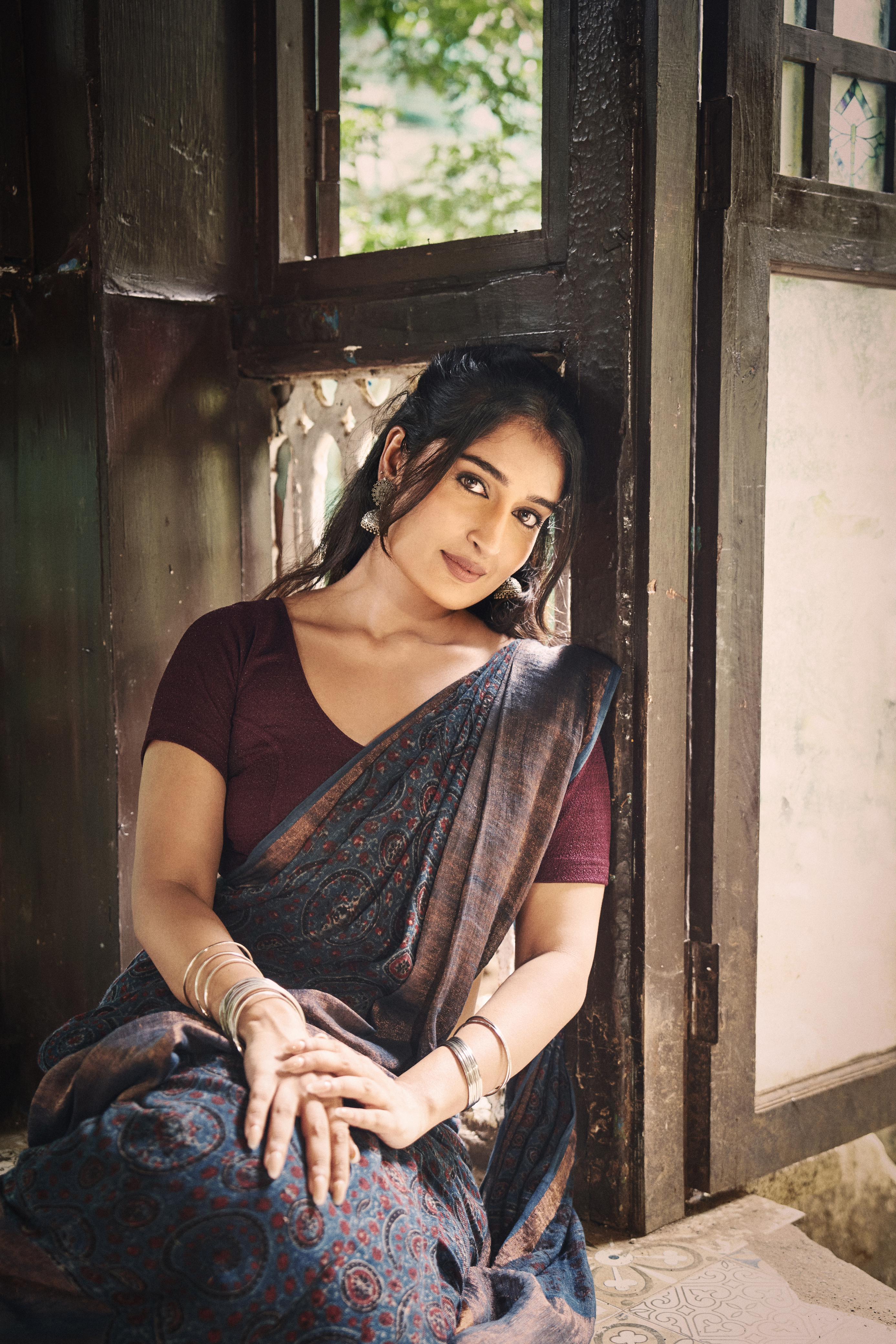 Niha Rukma Niharika Dazzles In 6-Yard, Flashes Charming Smile | Niharika Dazzles ...