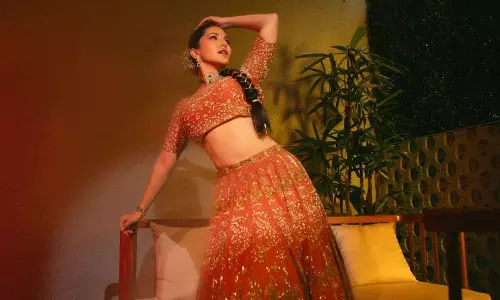 ప‌ట్టు చీర‌లో ప‌రిమ‌ళించిన స‌న్నీలియోన్!