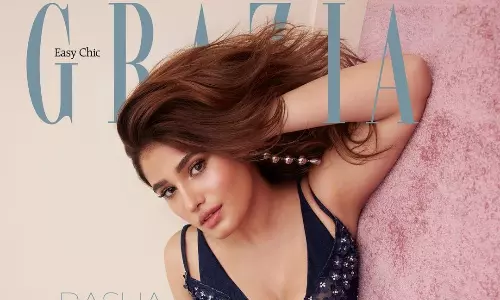 మామ్ ని త‌ల‌పించిన స్వీట్ డాట‌ర్ క్యూట్ లుక్!