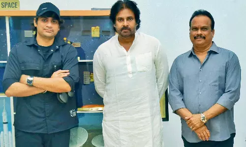 ప‌వ‌న్ పై నిర్మాత‌లంతా ఒత్తిడి తెస్తున్నారా?