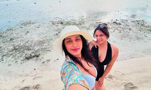 Vishnupriya Bhimeneni Enjoying On Beach