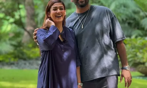 Nayanthara Poses Happily With Husband Nayanthara Poses Happily With Husband