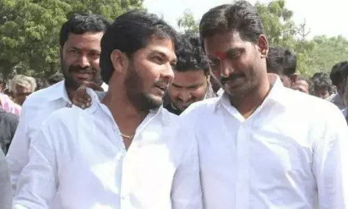 వైసీపీ ఎమ్మెల్సీ హనీ ట్రాప్చ్ అయ్యాడా?... తెరపైకి న్యూడ్  వీడియో!