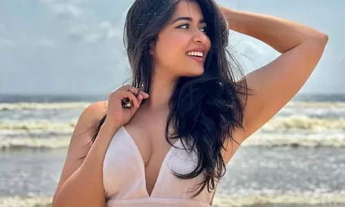 Nikita Sharma Wows in This Trendy Dress