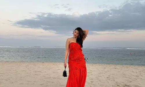 బీచ్ బ్యూటీనే ఎరుపెక్కించిన హ‌నీ!