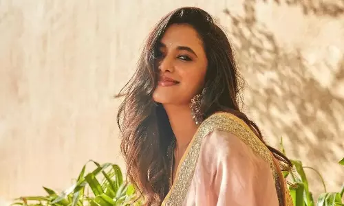 దేవర సౌండ్ లో శనివారం అమ్మాయి.. వ్వాటే క్యూట్ దేవర సౌండ్ లో శనివారం అమ్మాయి.. వ్వాటే క్యూట్