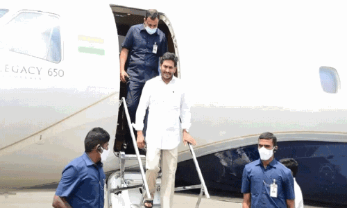 సెప్టెంబర్ డైరీ : లండన్ ఫ్లైట్ ఎక్కేస్తున్న జగన్