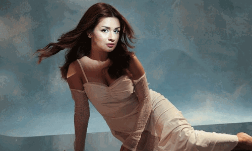 క్యూట్ బ్యూటీ హాట్ భంగిమ‌ల్లో!