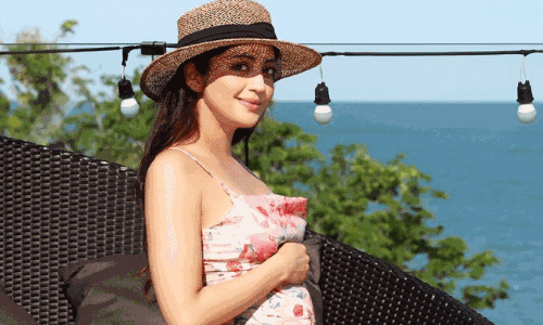 బేబీ బంప్ తో పవన్‌ బాపు బొమ్మ