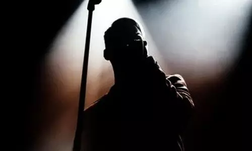 పాపుల‌ర్ గాయ‌కుడిపై లైంగిక వేధింపుల ఆరోప‌ణ‌లు