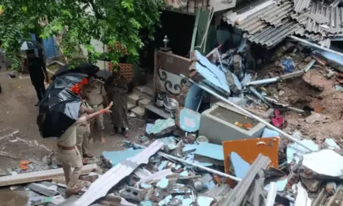 విజయవాడలో చెరువులను తలపిస్తున్న రోడ్లు.. ప్రజలకు లోకేష్  విజ్ఞప్తి!