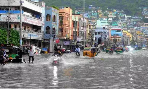 జలదిగ్బంధనంలో బెజవాడ.. దీనికి అసలు కారణమేంటి?