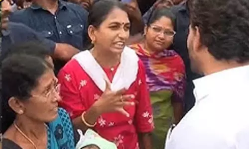 సాయం చేయలేదా? అన్న జగన్ మాటకు మహిళ ఆన్సర్ వైరల్ సాయం చేయలేదా? అన్న జగన్ మాటకు మహిళ ఆన్సర్ వైరల్