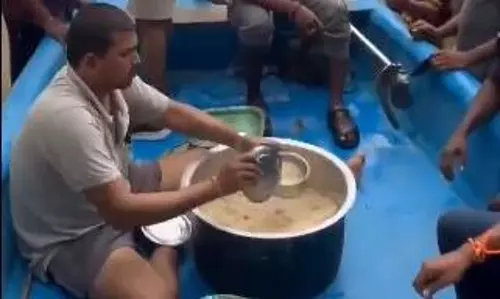 కోసుకోవడం.. కొట్టడం కాదు.. ఇది కదా ఫ్యాన్స్ చేయాల్సింది