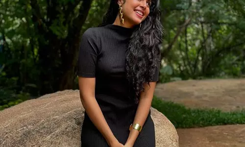 Faria Abdullah Glamours Look in Black