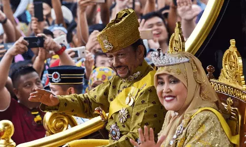 ఆతని దగ్గర 600 రోల్స్ రాయిస్ కార్స్ ఉన్నాయి..