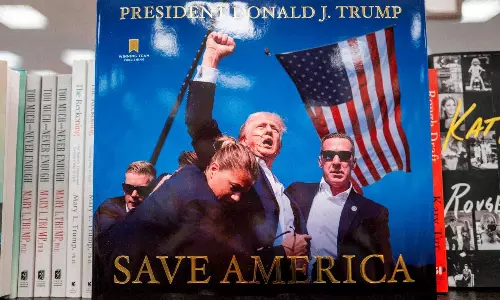 ట్రంప్ పుస్తకానికి భారీ డిమాండ్.. గంటల్లోనే బెస్ట్ సెల్లర్ ట్యాగ్