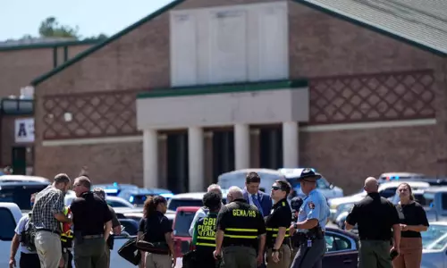 అమెరికా హైస్కూల్లో కాల్పులు.. నలుగురు మృత్యువాత