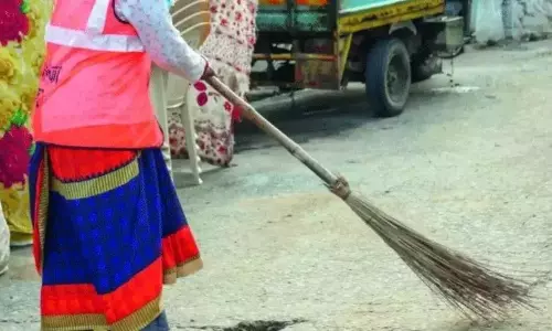 ఎన్నికల రాష్ట్రంలో.. స్వీపర్ పోస్టుకు లక్ష దరఖాస్తులు