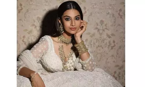 అయ్యో మీనాక్షి.. అందానికి తగ్గ హిట్టే రాదా..