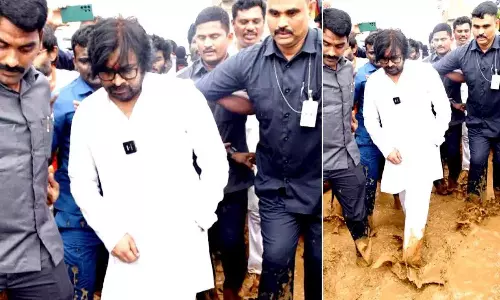 లేటుగా వెళ్లిన లేటెస్టుగా వ్యవహరించిన పవన్ కల్యాణ్