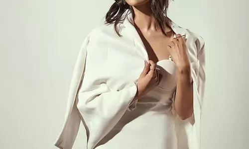 Meenakshi Chaudhary Nails This Trendy Look