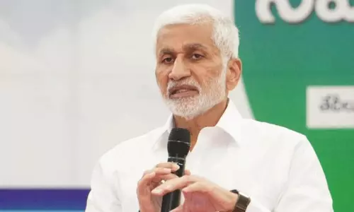 విశాఖ ఉక్కు ప్రైవేటీకరణ షురూ? బాబుపై విజయసాయి  విమర్శలు