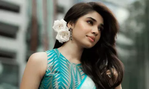 పిక్ టాక్‌ : బేబమ్మ చీర కట్టుతో చంపేస్తోంది