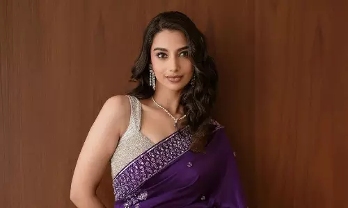 చీరలో మీనాక్షి.. ఆ అంధమేంటి బాబోయ్